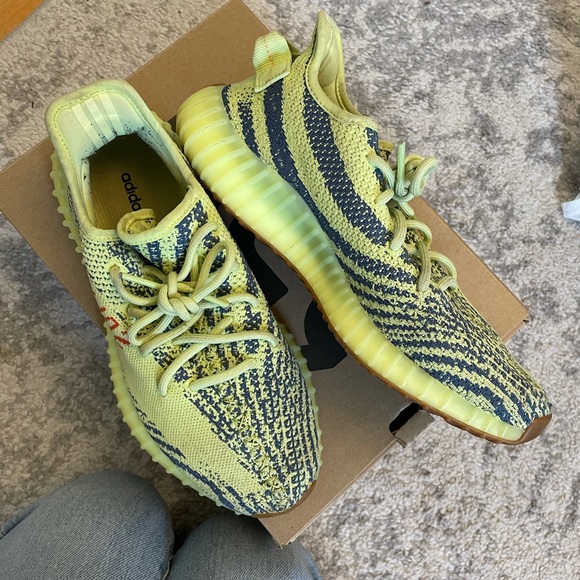 Yeezy Boost 350 V2 Frozen Yellow - Picture 4 of 5